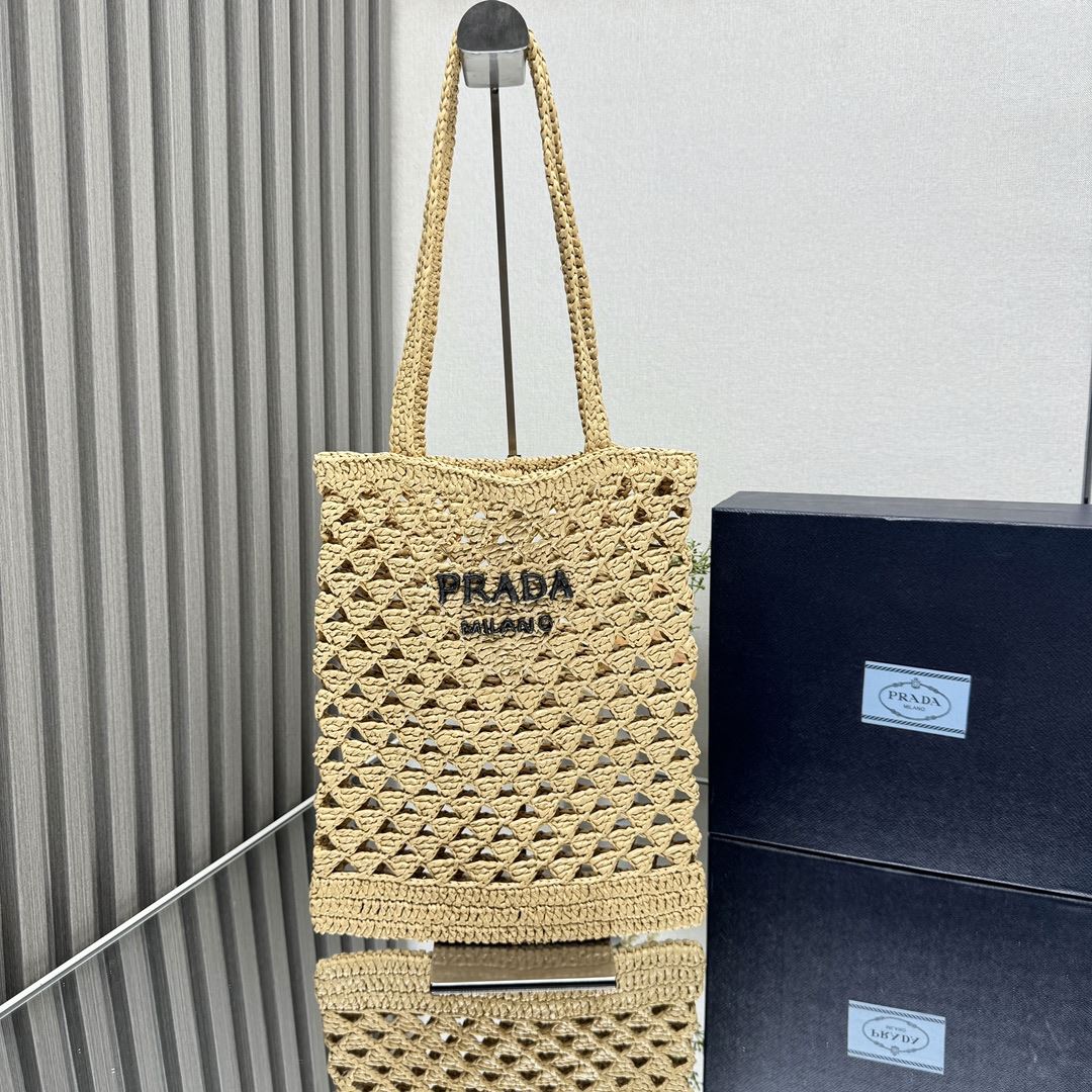Pra*a shopping bags